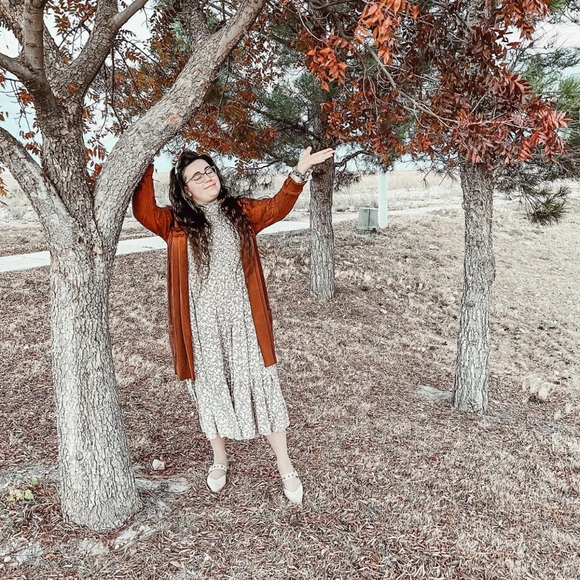 Meet your Posher, Rachel N. 💐 - Picture 5 of 16